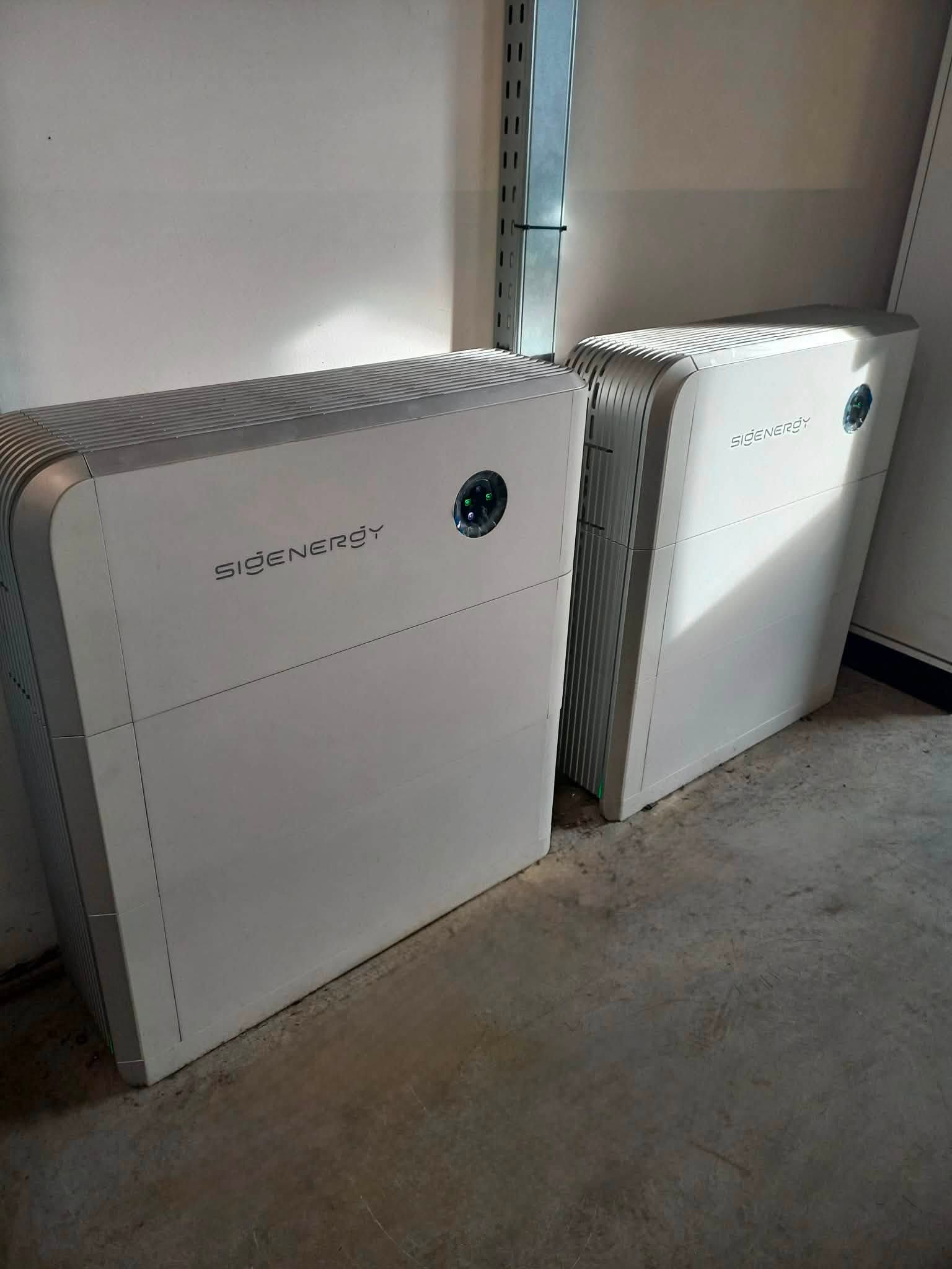 Napelemes rendszer energiatároló és inverter egységei